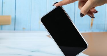 Le Galaxy S25 Edge remplace le verre par un matériau plus léger