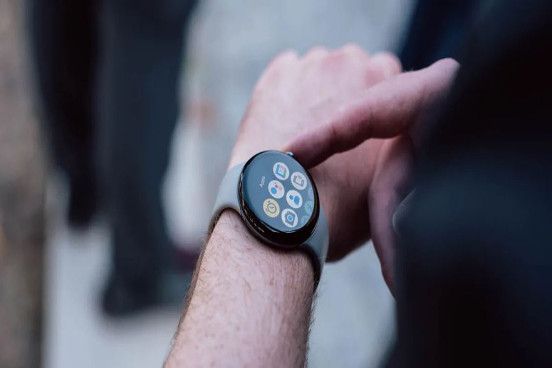 Les montres Google Pixel confrontées à des notifications retardées, plantages et problèmes de performance après la mise à jour Wear OS 5.1