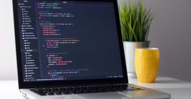 La vibe coding : en quoi elle consiste et pourquoi vous devriez l'éviter