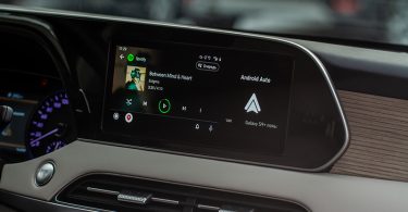 La nouvelle mise à jour d'Android Auto transforme les caméras de votre voiture en dash cam gratuite