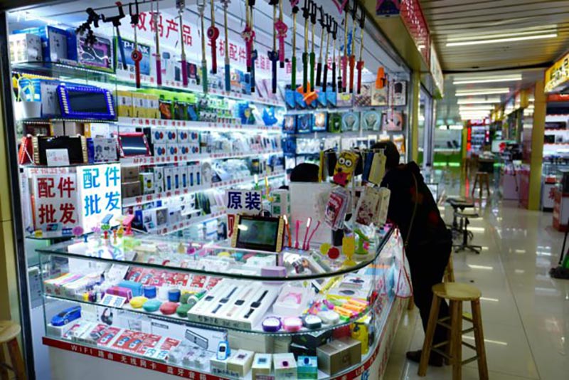 bienvenue à huaqiangbei, le marché technologique le plus incroyable au monde