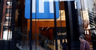 LinkedIn partagera les revenus publicitaires avec les créateurs - préparez-vous à des publications embarrassantes en série