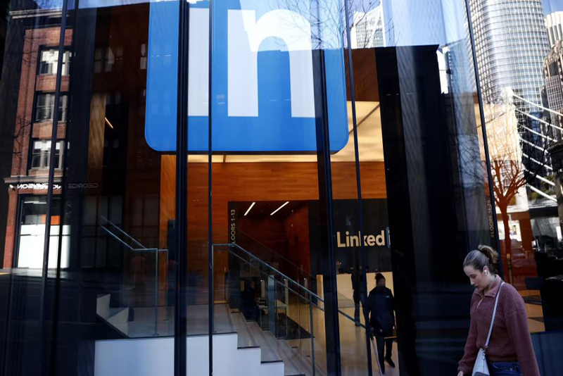 LinkedIn partagera les revenus publicitaires avec les créateurs - préparez-vous à des publications embarrassantes en série