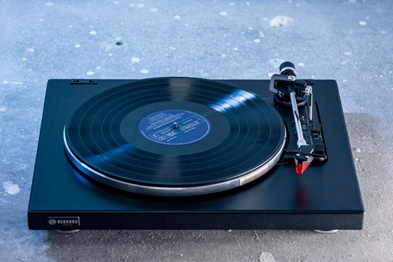 Un spécialiste allemand de la Hi-Fi dévoile une platine vinyle d'entrée de gamme pour audiophiles