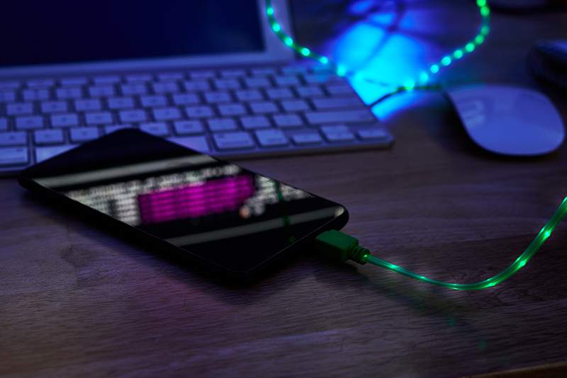 Ce smartphone robuste promet une vision nocturne en couleurs dans l'obscurité totale et possède une batterie surpassant certains ordinateurs portables