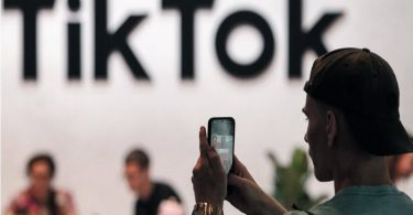Faux magasins TikTok des arnaques alléchantes et applications malveillantes menacent votre identité et votre sécurité