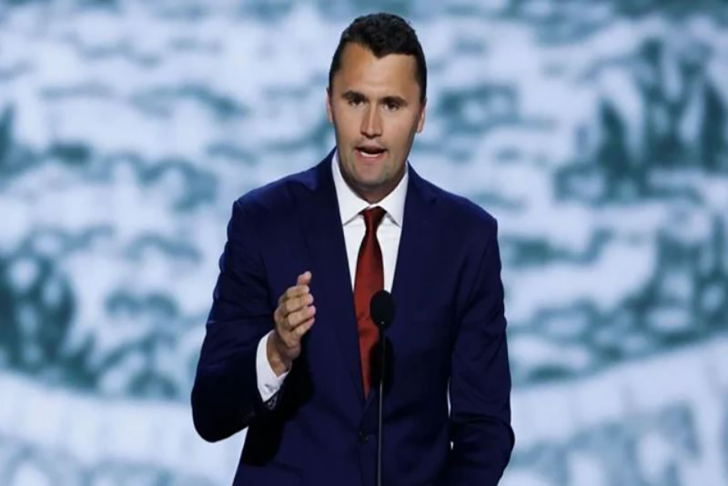 Au cœur du service commémoratif dans la mégachurch de Charlie Kirk