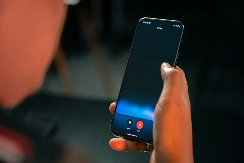 La nouvelle fonctionnalité audio de Google Gemini révolutionne l'assistant IA avec transcription et synthèse